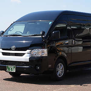 Toyota HiAce Commuter Van no carrier with USB outlet Side