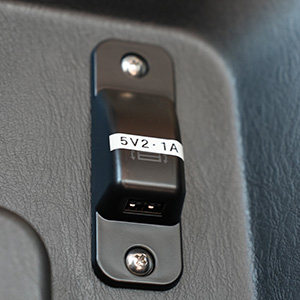 トヨタ ハイエース コミューター（全席USB付・キャリアなし）　車内USBコンセント